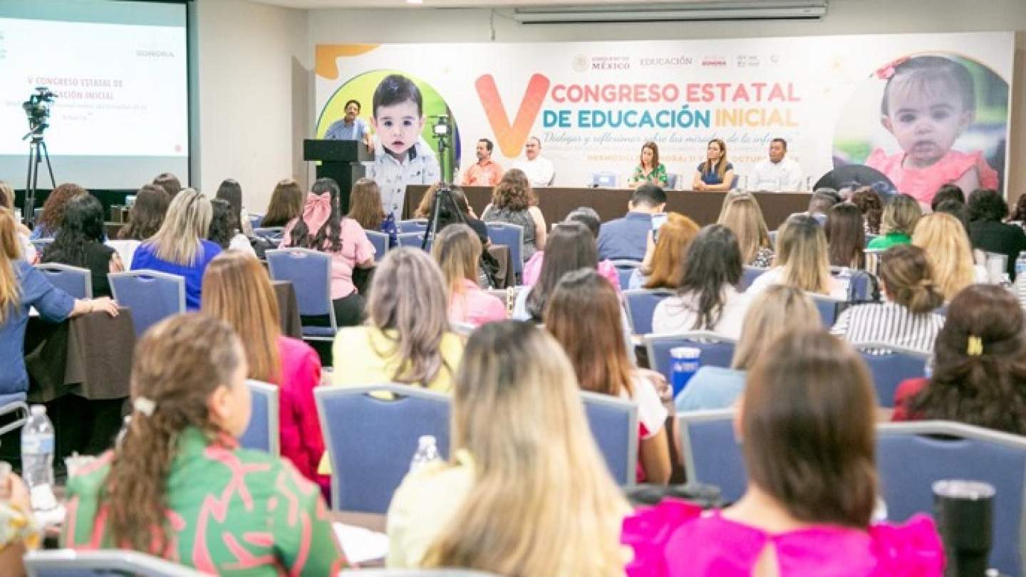 Personal educativo recibe capacitación para garantizar la calidad de la atención a la primera infancia.