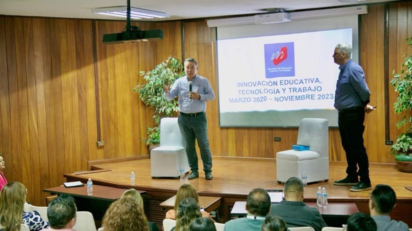 Acercan a docentes sonorenses experiencia argentina sobre desarrollo integral de tecnología y educación