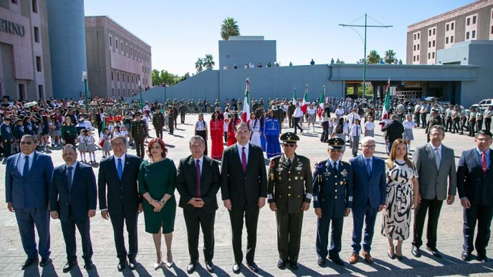 Participa Gobierno de Sonora en conmemoración nacional del Día de la Bandera