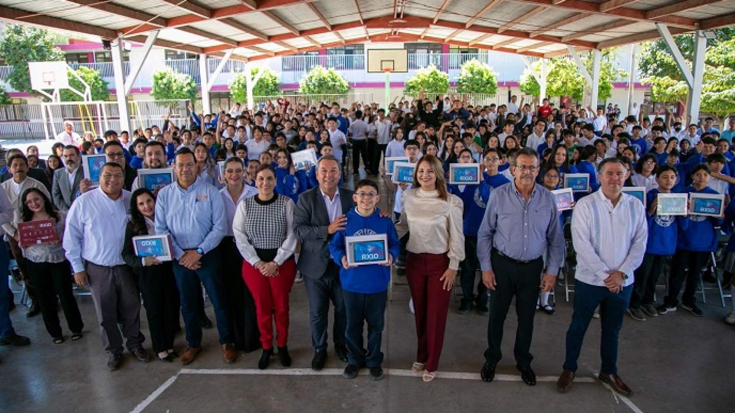 Entrega Gobierno de Sonora tabletas electrónicas y mobiliario en escuelas de nivel básico