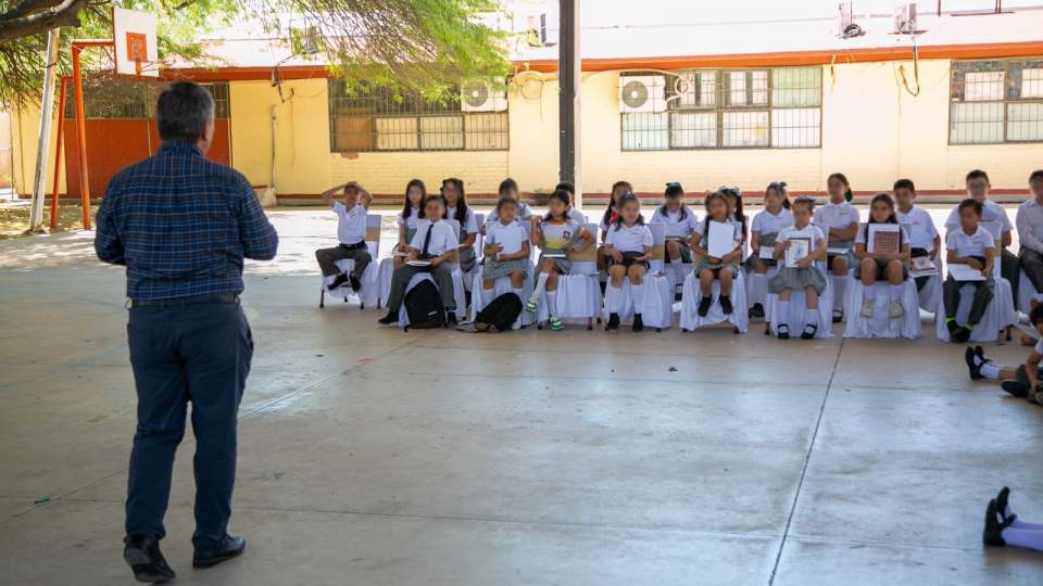 Presenta SEC Sonora el libro “El porqué de todas las cosas. Cada niña y niño tiene una historia que contar”