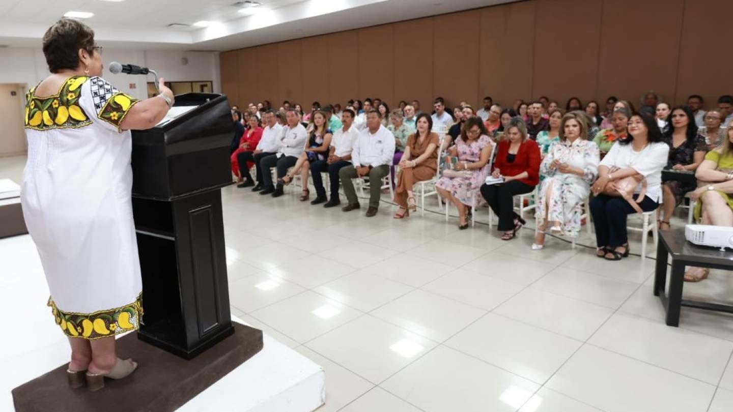 Analizan docentes sonorenses y SEP desafíos de la política educativa nacional