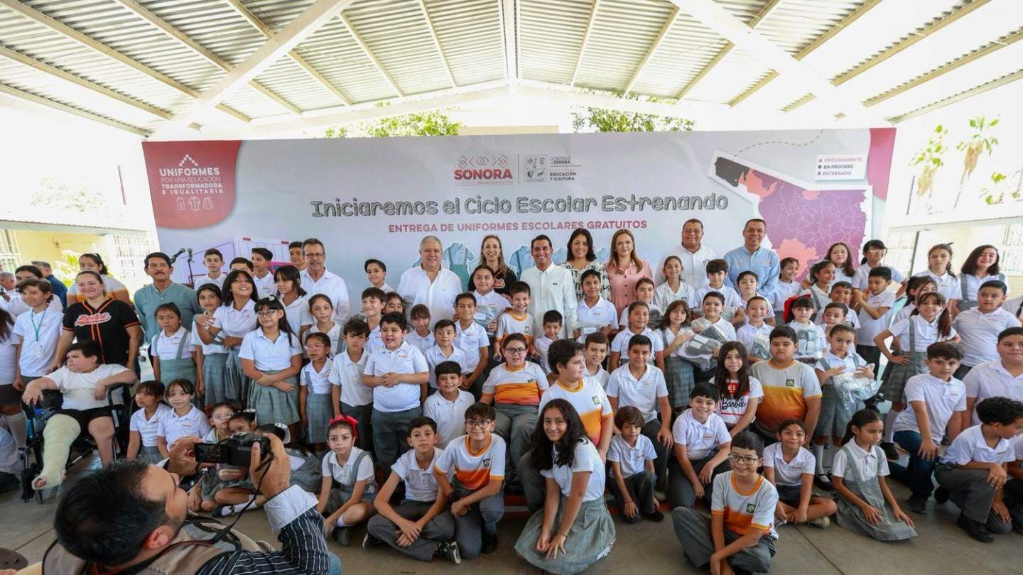 Entrega SEC Sonora los primeros paquetes de uniformes escolares gratuitos en Hermosillo 