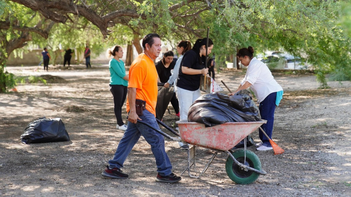 Gran participación de la comunidad escolar en la jornada de limpieza &quot;Pilas con el aseo&quot;: SEC 