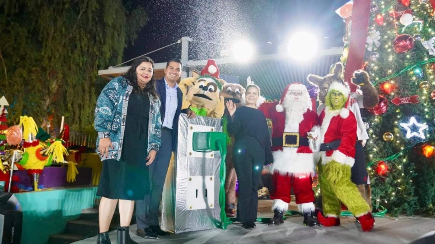 Llega espíritu de navidad al Parque Infantil con encendido del Árbol Navideño