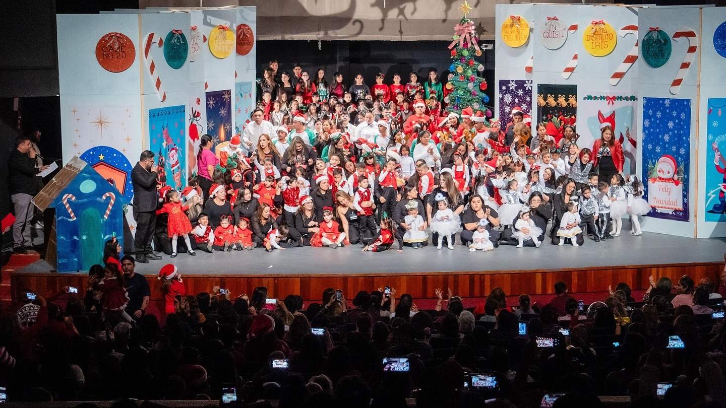 Estudiantes protagonizan con éxito el evento artístico y cultural “Tiempo de Paz. Un Cuento de Navidad”