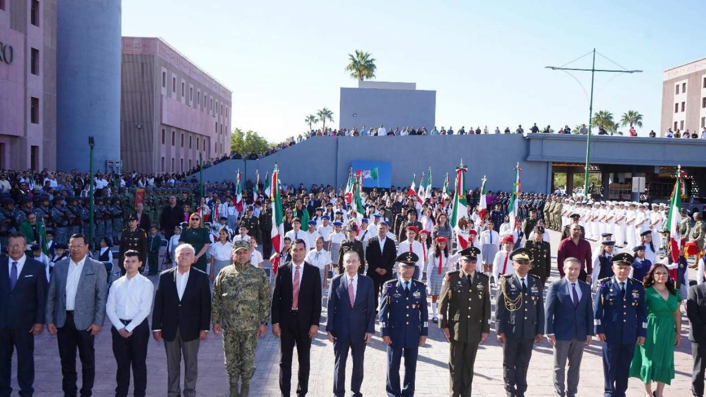 Encabeza Gobernador Durazo evento conmemorativo por el Día de la Bandera