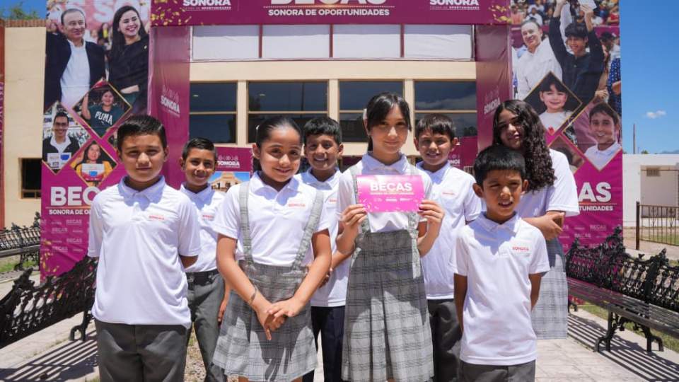 Gobernador Durazo invita a participar en la convocatoria de becas públicas para nivel básico