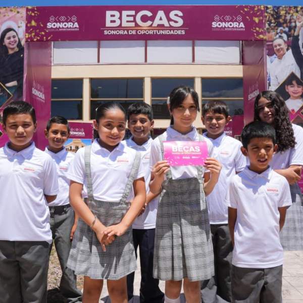 Gobernador Durazo invita a participar en la convocatoria de becas públicas para nivel básico