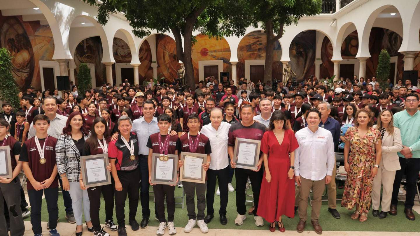 Premia Gobernador Durazo con becas a medallistas de los Juegos Deportivos Nacionales de Educación Básica